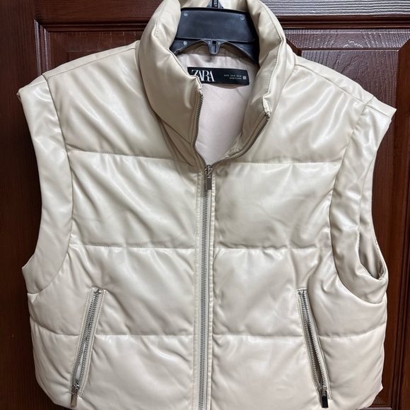 Zara Beige Faux Leather Puffer Vest Women Teens Sz S Full Zip Closure 2 Pockets - Picture 3 of 7